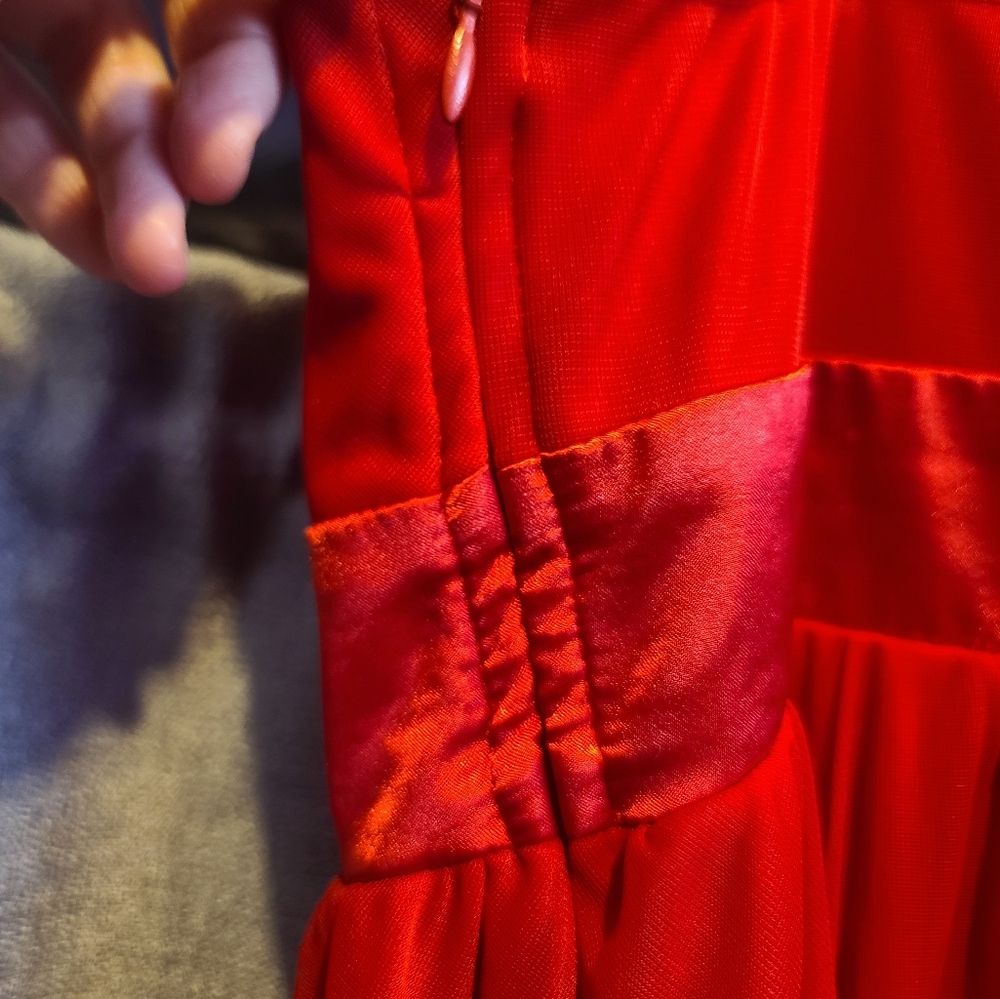 Dress - Picture 6 of 9